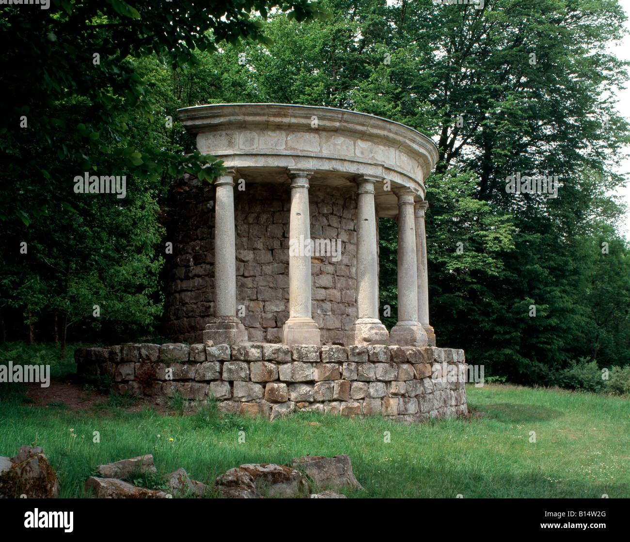 Ermenonville, Parc Jean-Jaques Rousseau, Le Temple de la Philosophie Stock  Photo - Alamy