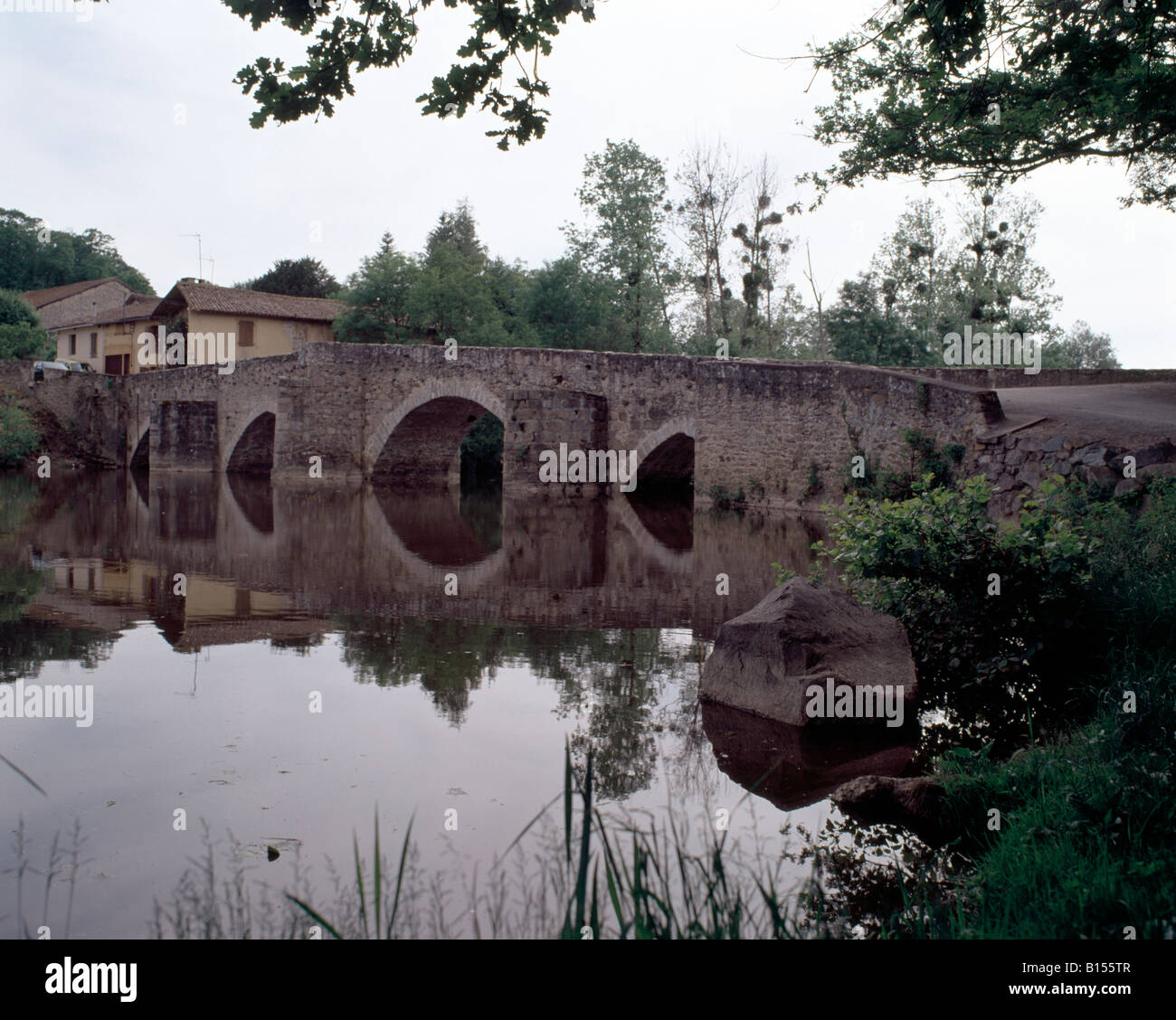 Saint-Quen-sur-Gartempe, pont gothique, Totale Stock Photo