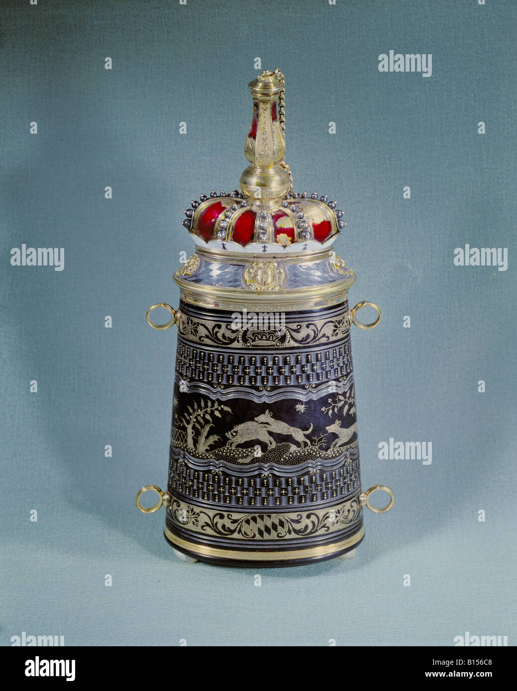 fine arts, powder flask, by Remy de Cuizy, tortoiseshell, gold, melted, Paris, France, between 1726 and 1730, Munich Residence, treasury, Artist's Copyright has not to be cleared Stock Photo