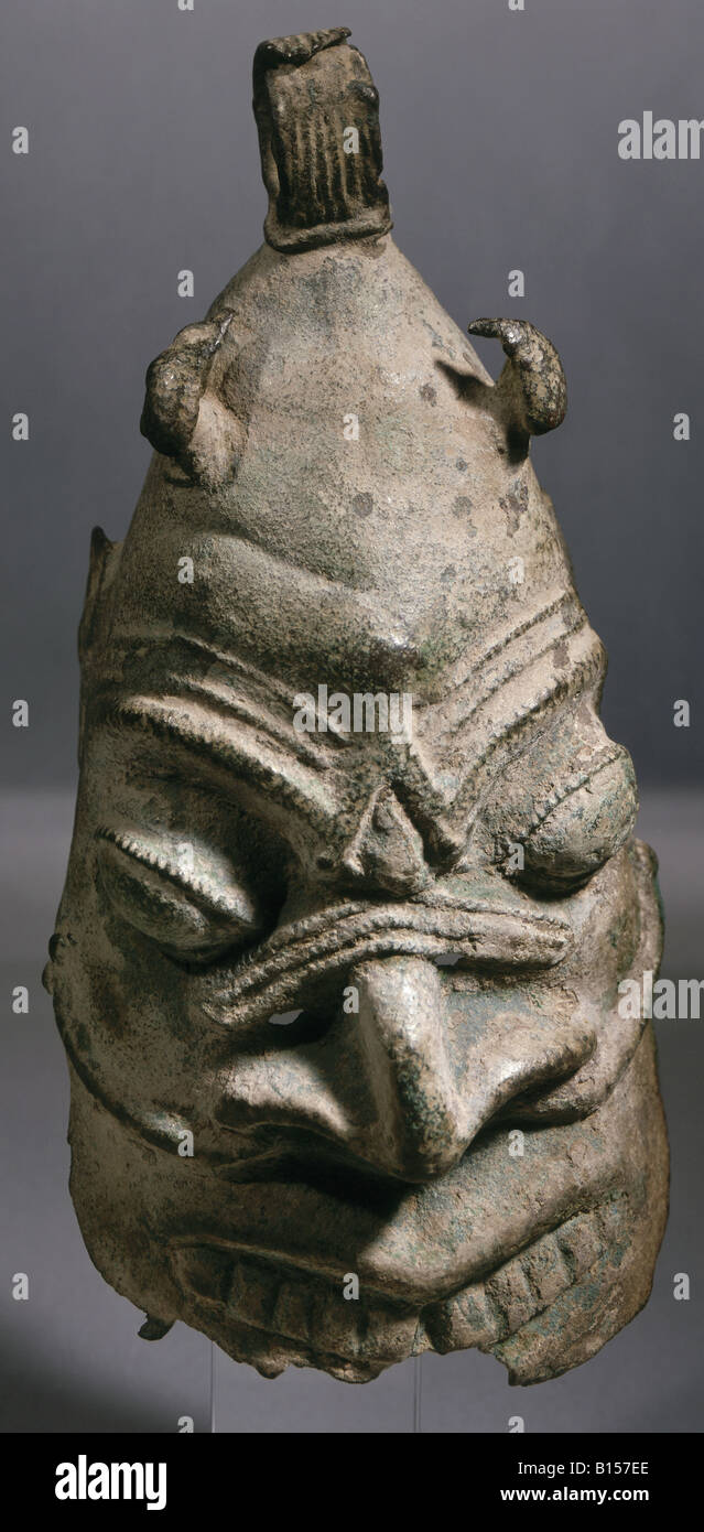 African head sculpture hi-res stock photography and images - Alamy