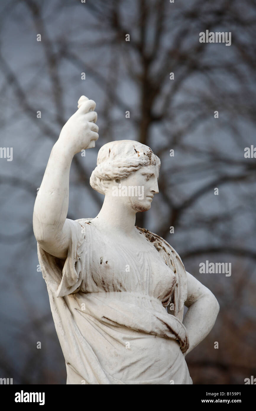 Statue paris woman hi-res stock photography and images - Alamy