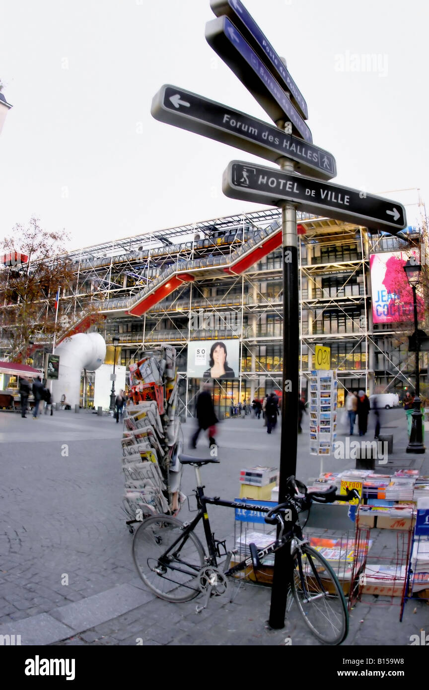 Paris France, Outside George Pompidou Center 'Modern Art Museum' Beaubourg Street Scene, Kiosque, Directions sign post, the pompidou center Stock Photo