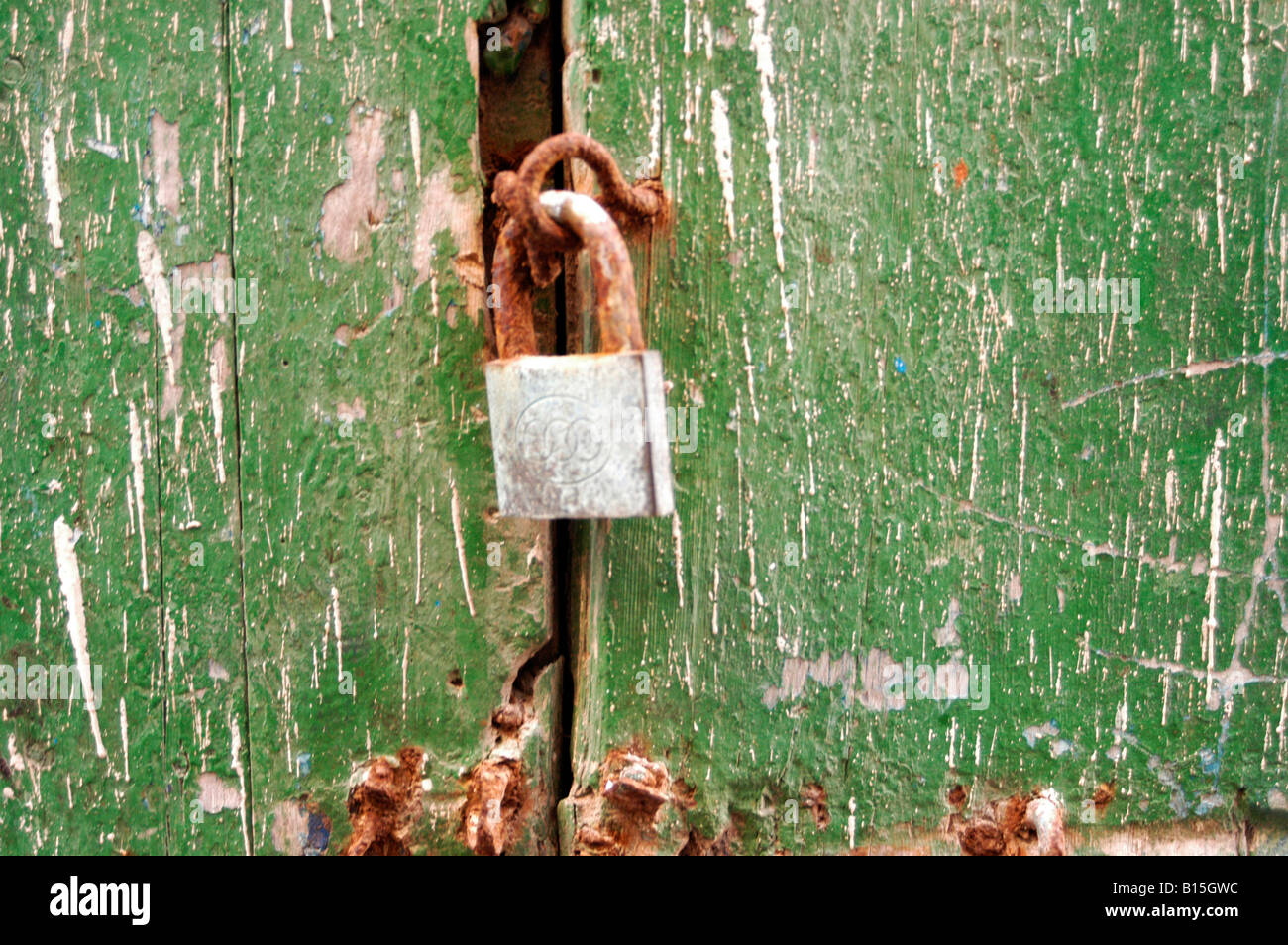 PADLOCK ON OLD GREEN MOROCCAN DOOR Stock Photo