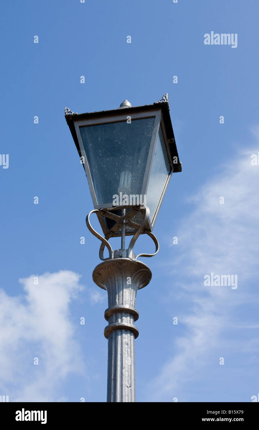 Lamp post online light bulbs