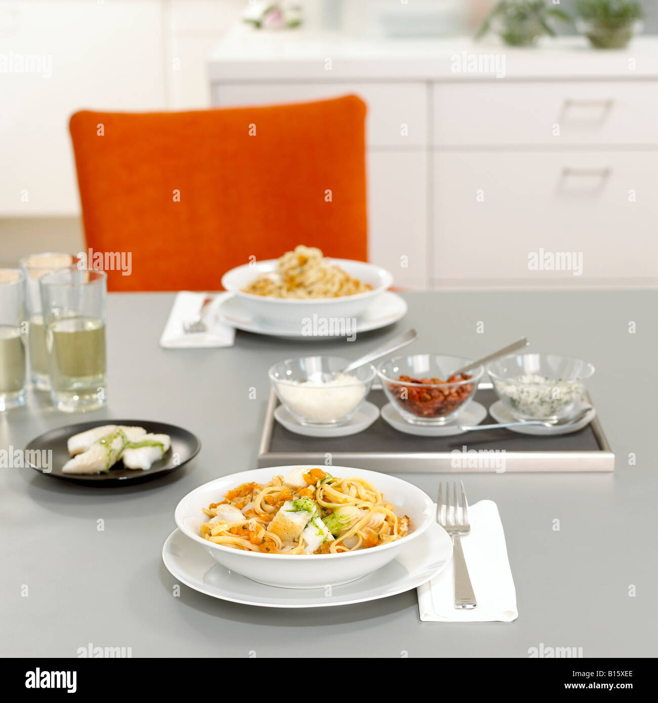 Food lunch tables trays hi-res stock photography and images - Alamy