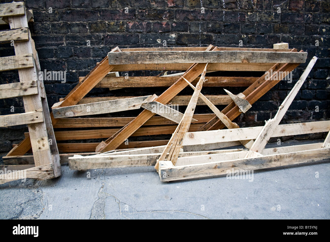 Wooden pallets and scrap wood for recycling Stock Photo - Alamy