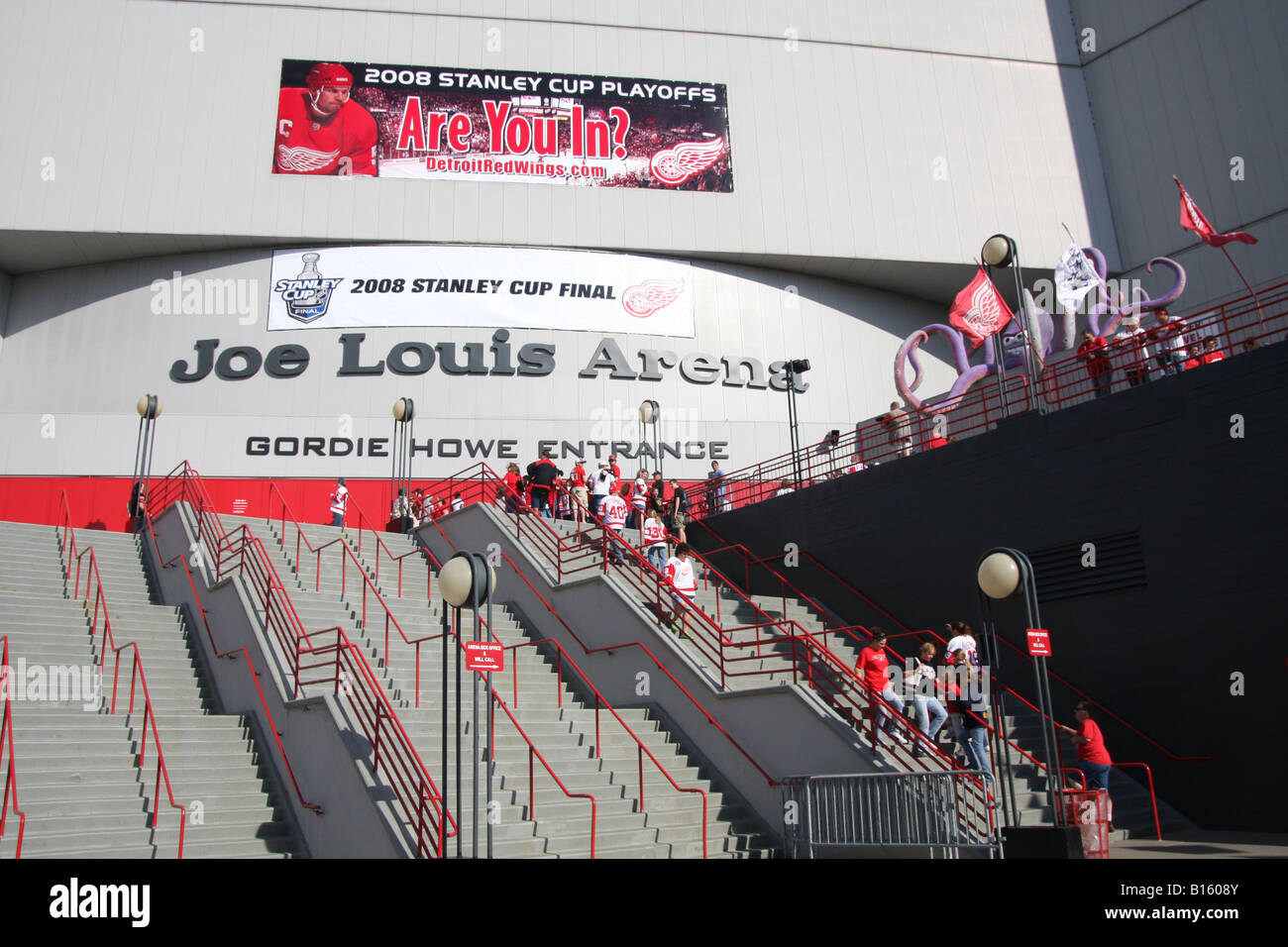 Fans gather outside of Joe Louis Arena for Joe-Vision during the 2008 Stanley Cup Finals. Stock Photo
