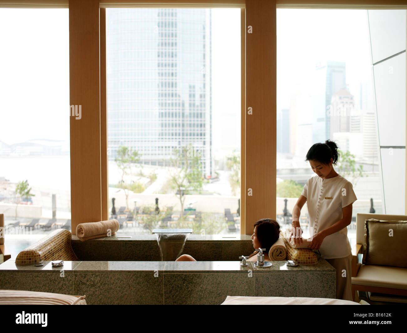Four seasons spa hi-res stock photography and images - Alamy