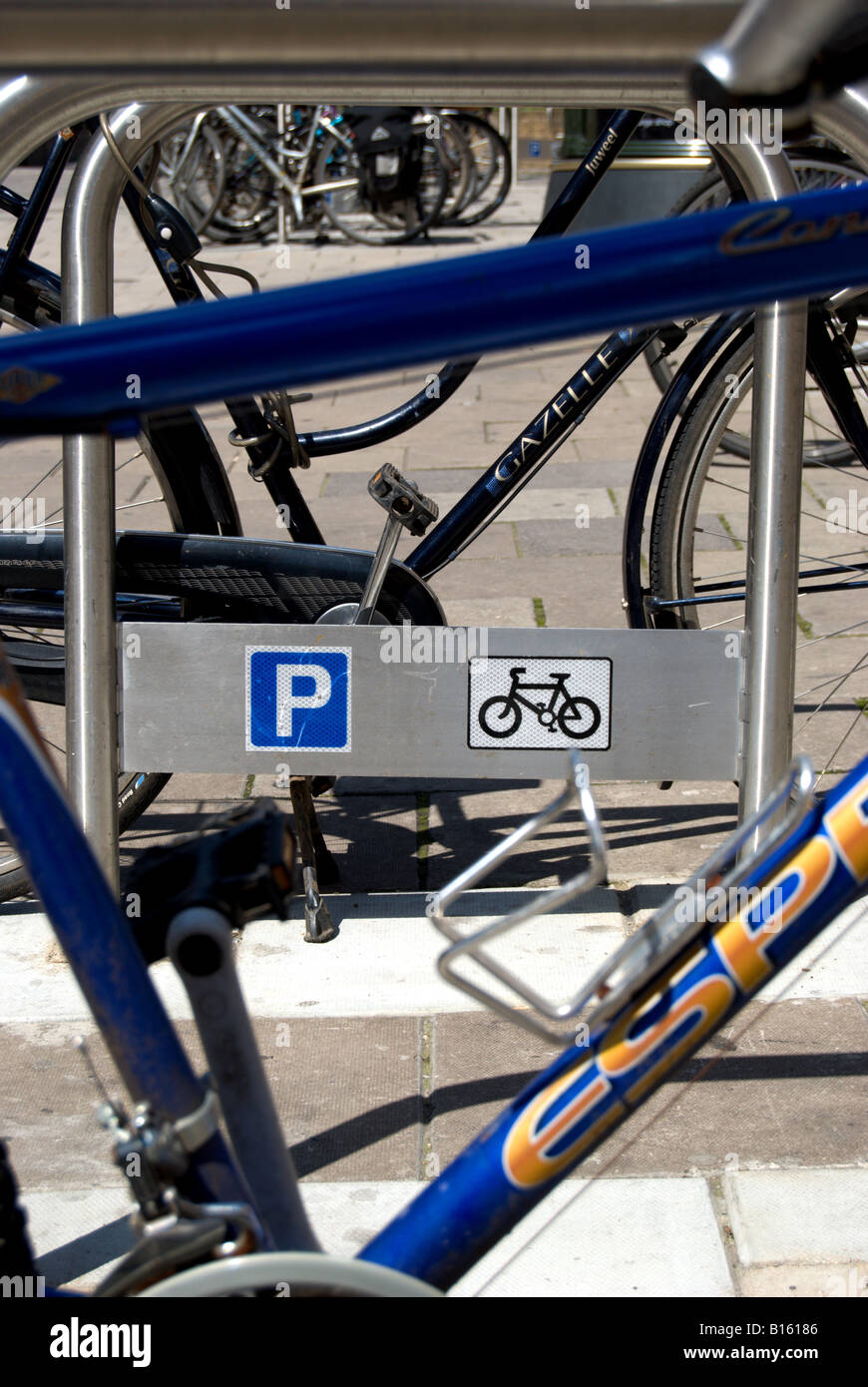 Cycle Parking Sign Signs High Resolution Stock Photography and Images