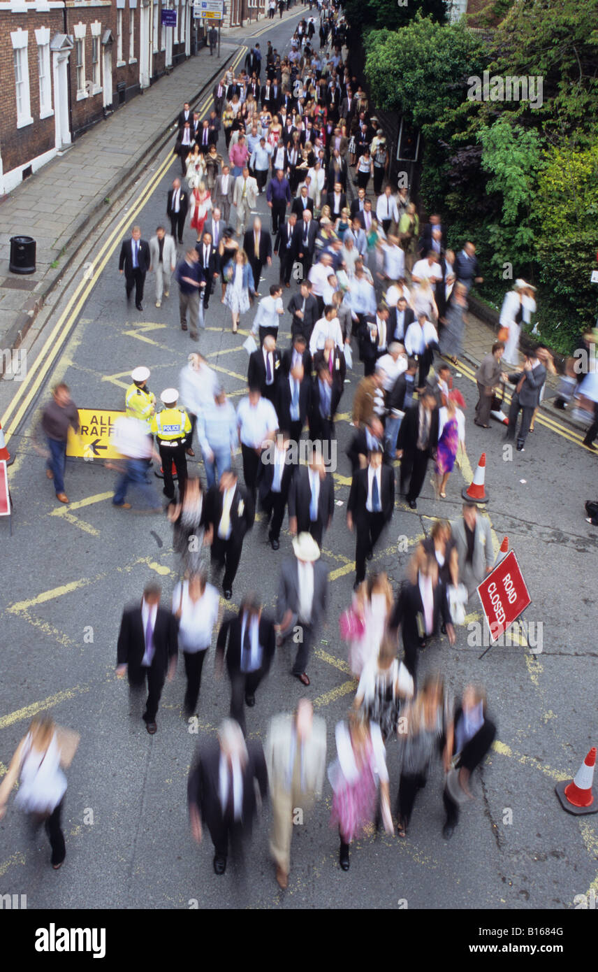 A Large Group Of people About To Enter Chester Racecourse Stock Photo ...