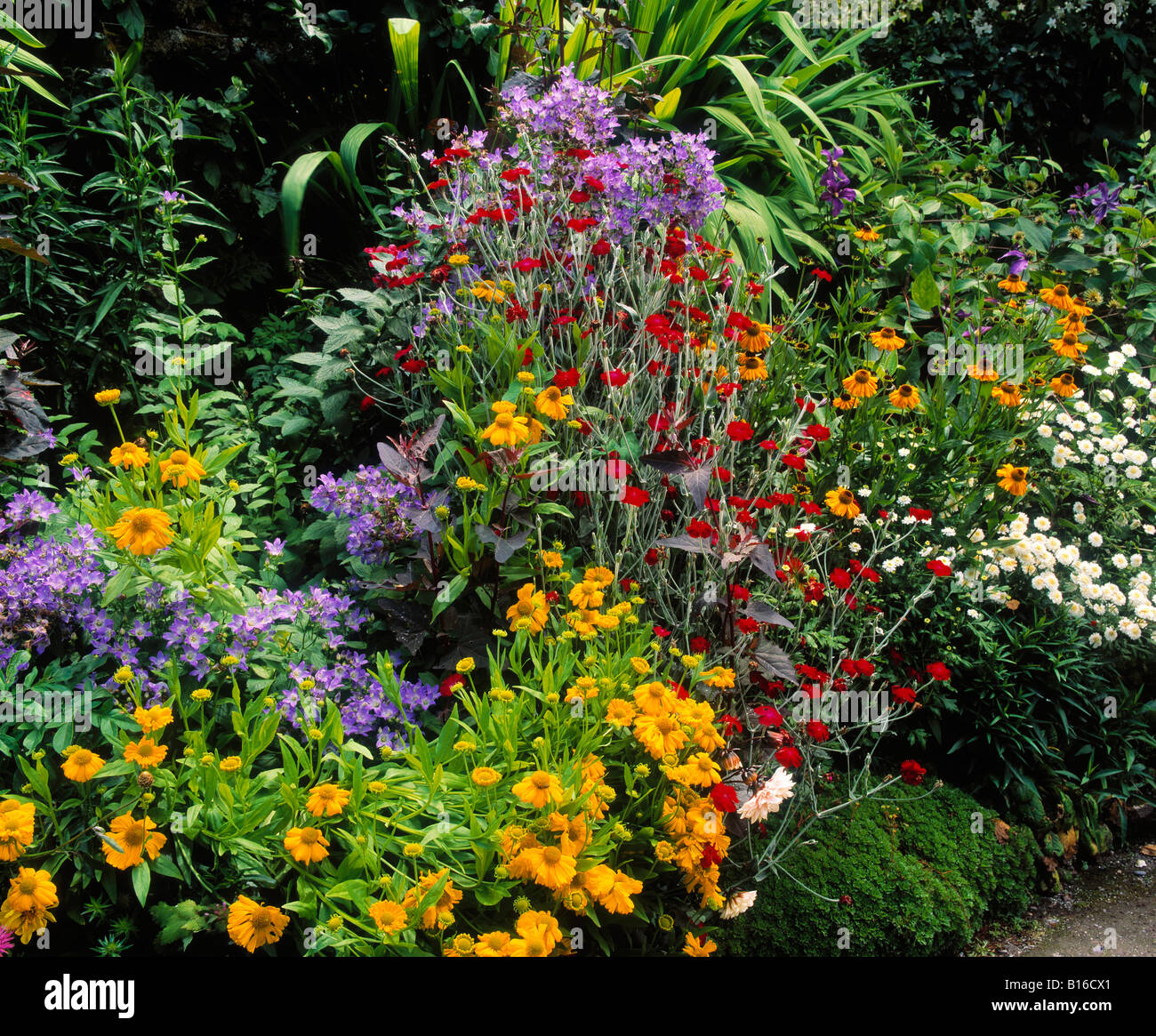 English style garden hi-res stock photography and images - Alamy