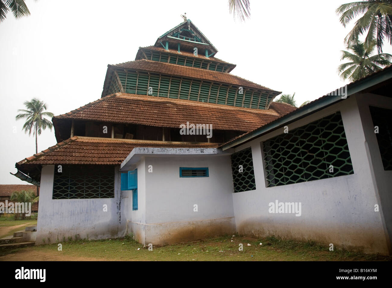 Mishkal Mosque. The mosque is a five storey structure built by an