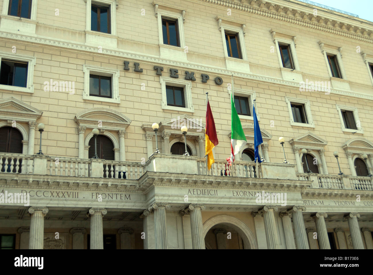 Newspaper Roma Il Tempo daily newspaper, Roma, Italy Stock Photo - Alamy