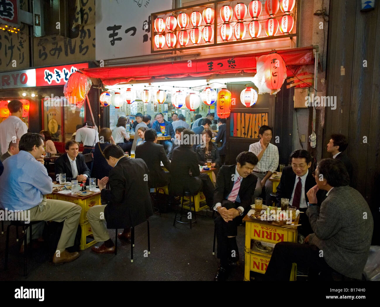 Busy izakaya restaurant under railway tracks at Yurakucho in central Tokyo Stock Photo