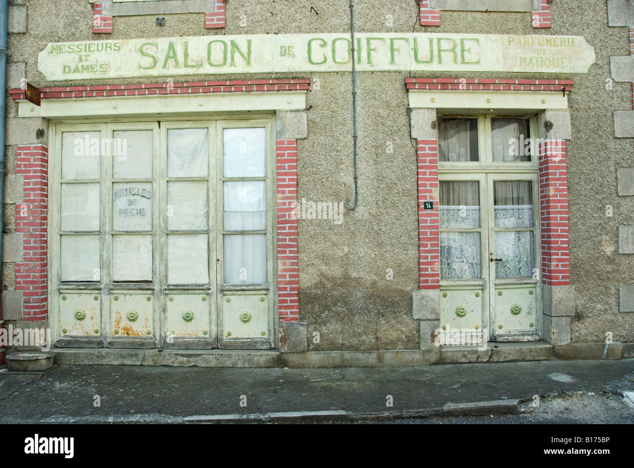 Page 2 Coiffure France High Resolution Stock Photography And Images Alamy