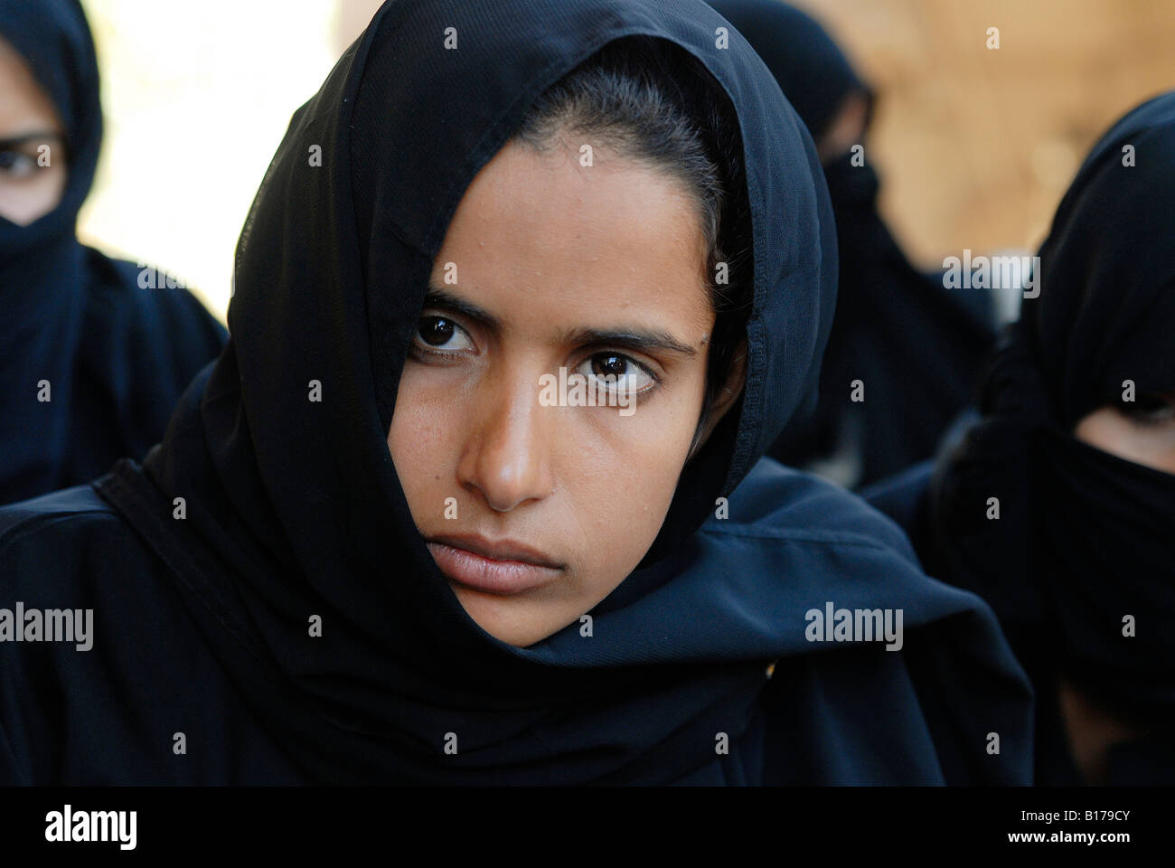 a-beautiful-bedouin-woman-in-sinai-showing-her-whole-face-uncovered-B179CY.jpg