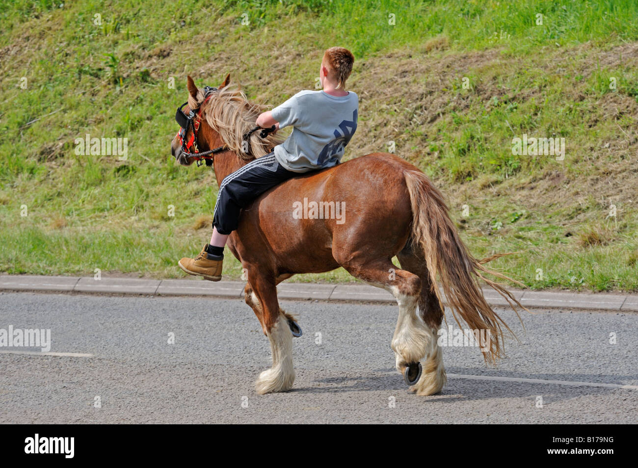 Young gypsy traveller boy riding a horse bareback. Appleby Horse Fair. Appleby-in-Westmorland, Cumbria, England, United Kingdom. Stock Photo
