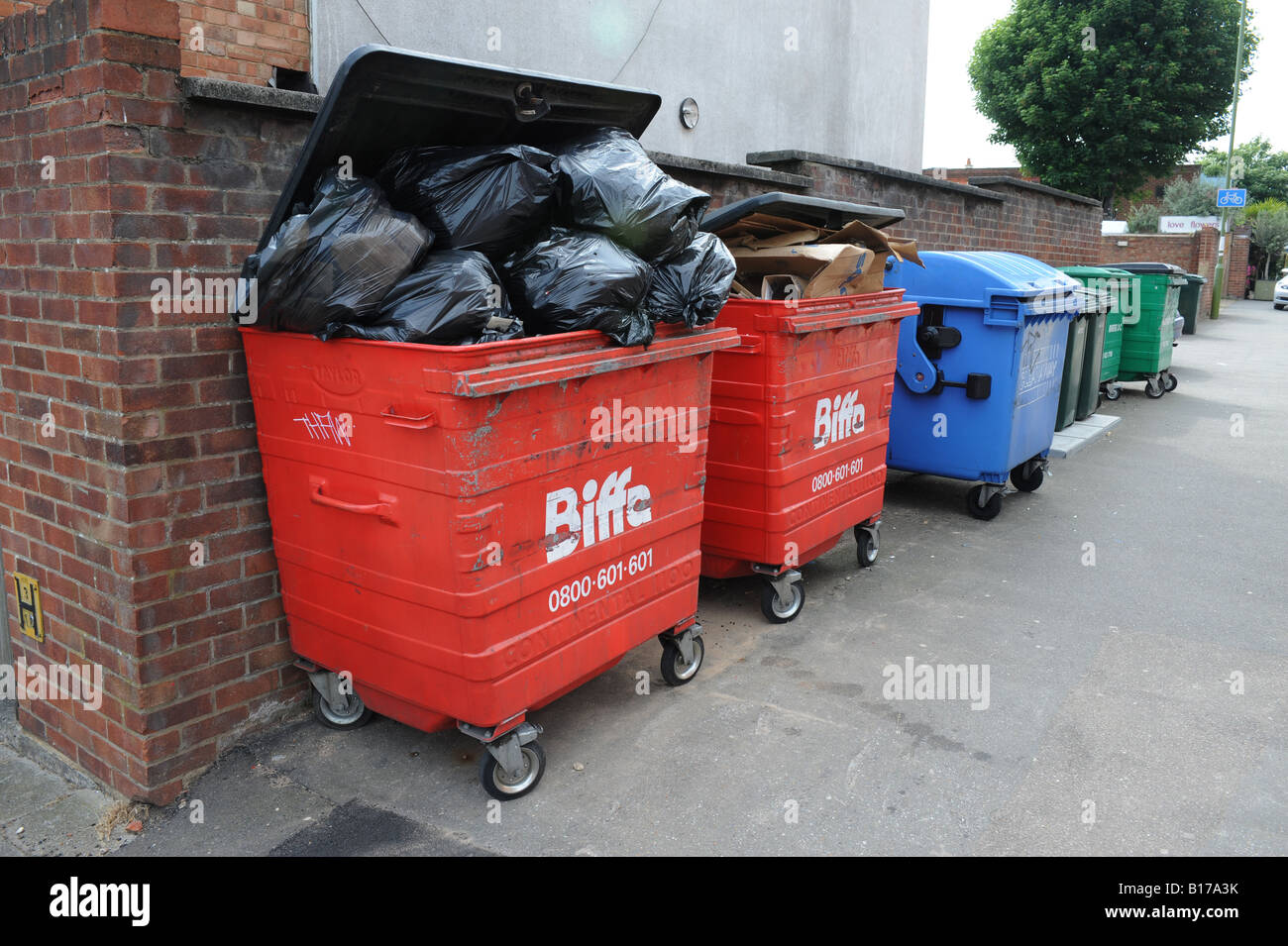 Bin Bins Skip Skips Hi-res Stock Photography And Images - Alamy