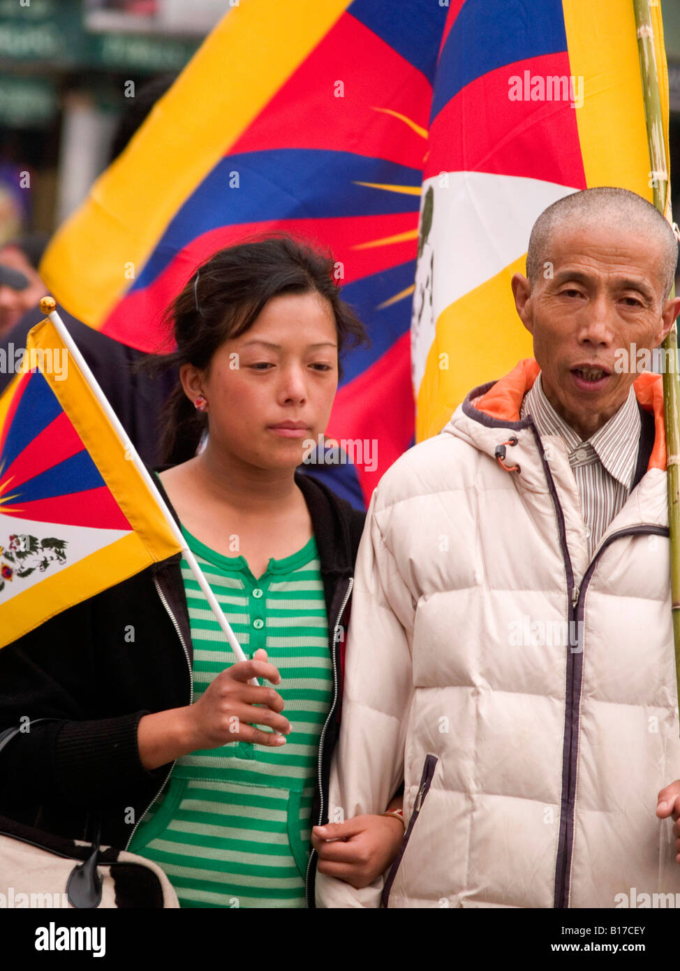 Tibetan father and daughter protesting against the Chinese Stock Photo