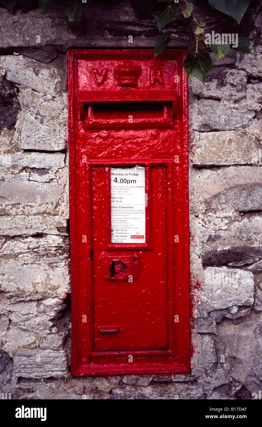 Queen Victoria post box, Dore, Sheffield, England Stock Photo