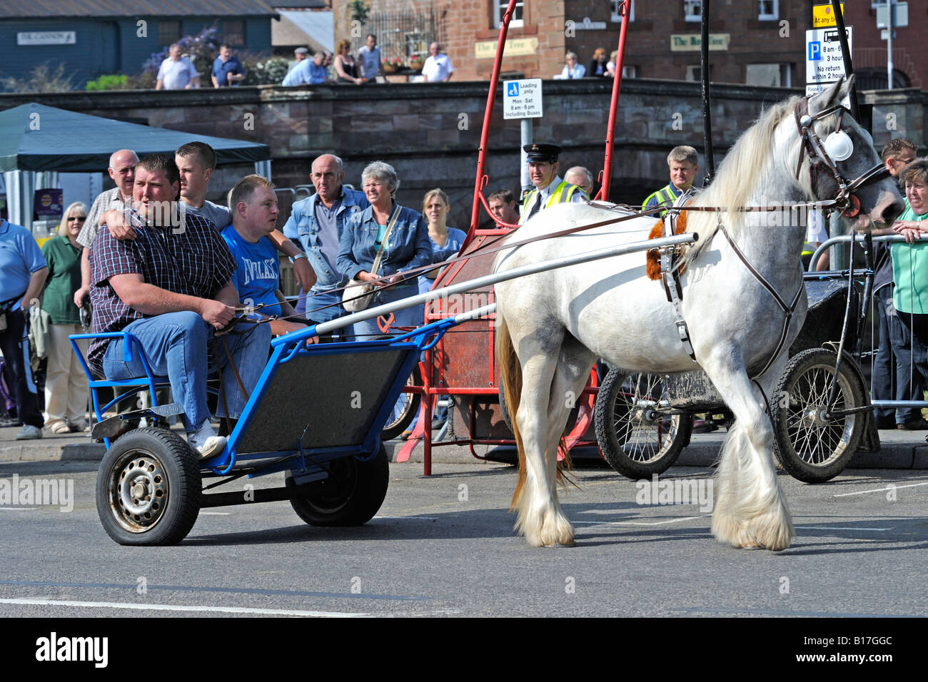 Gypsy travellers with horse and trap. Appleby Horse Fair. Appleby-in-Westmorland, Cumbria, England, United Kingdom, Europe. Stock Photo