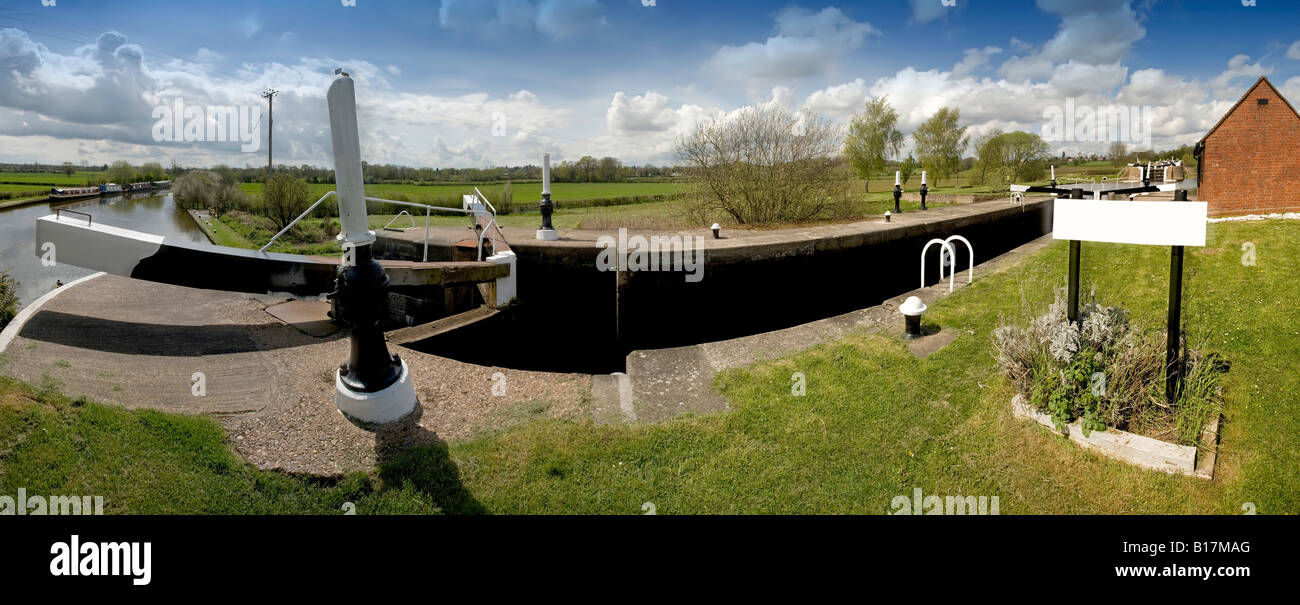 Lapworth locks warwickshire hi-res stock photography and images - Alamy