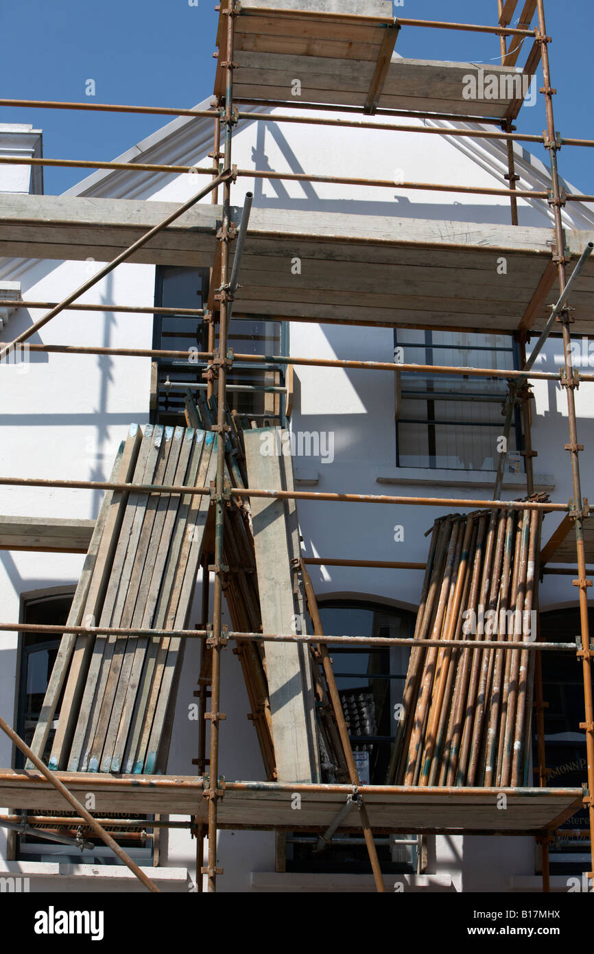 scaffolding being constructed on the outside of a building during