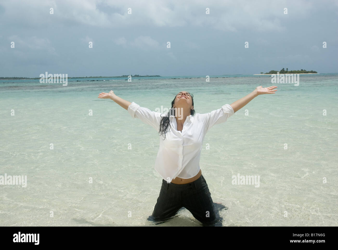 Kneeling with arms outstretched hi-res stock photography and images - Alamy