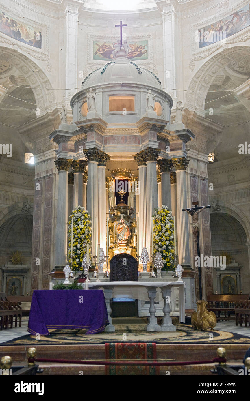 Altar and Interior of Cadiz Cathedral. Cadiz, Spain Stock Photo - Alamy