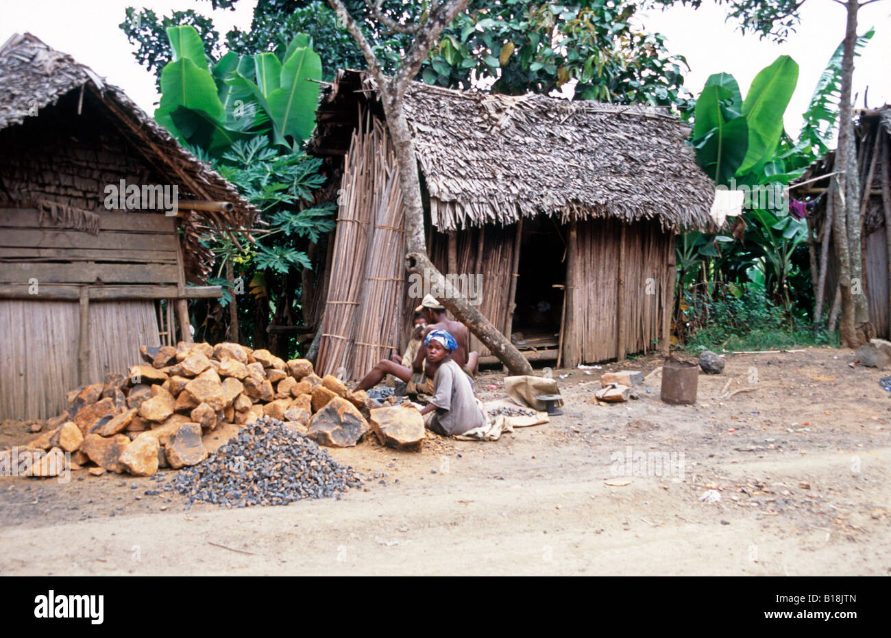 Villagers along the Ivoloina river en route to the Ivoloina Nataional Park working at cracking up rocks, Toamasina, Madagascar Stock Photo