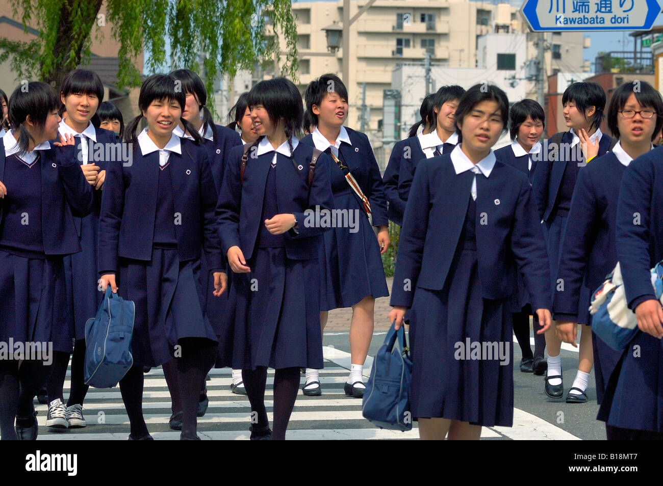 Japanese School Girls In Uniform Hi res Stock Photography And Images 