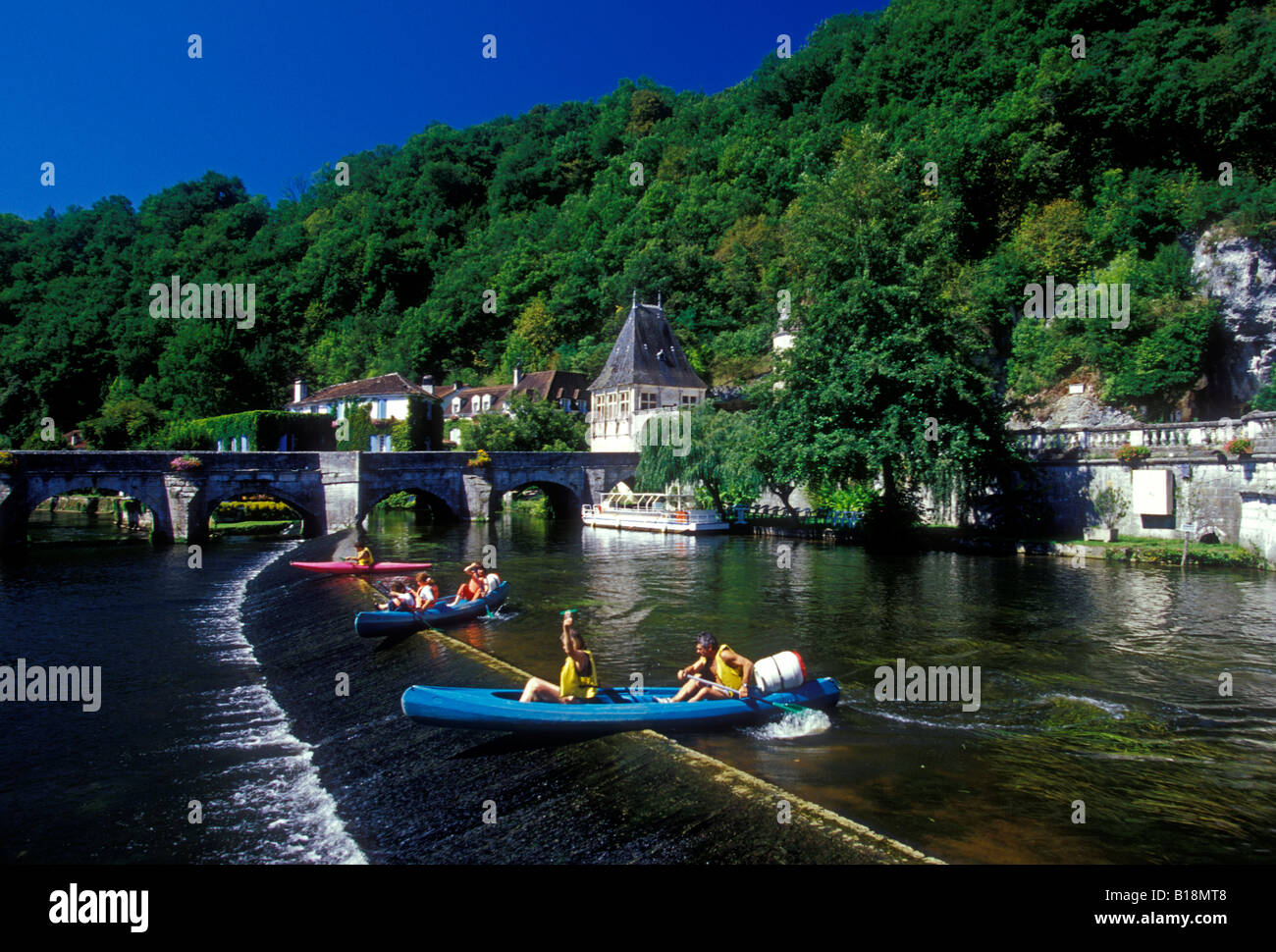 people, tourists, canoe, canoeing, boat ride, boating, recreation