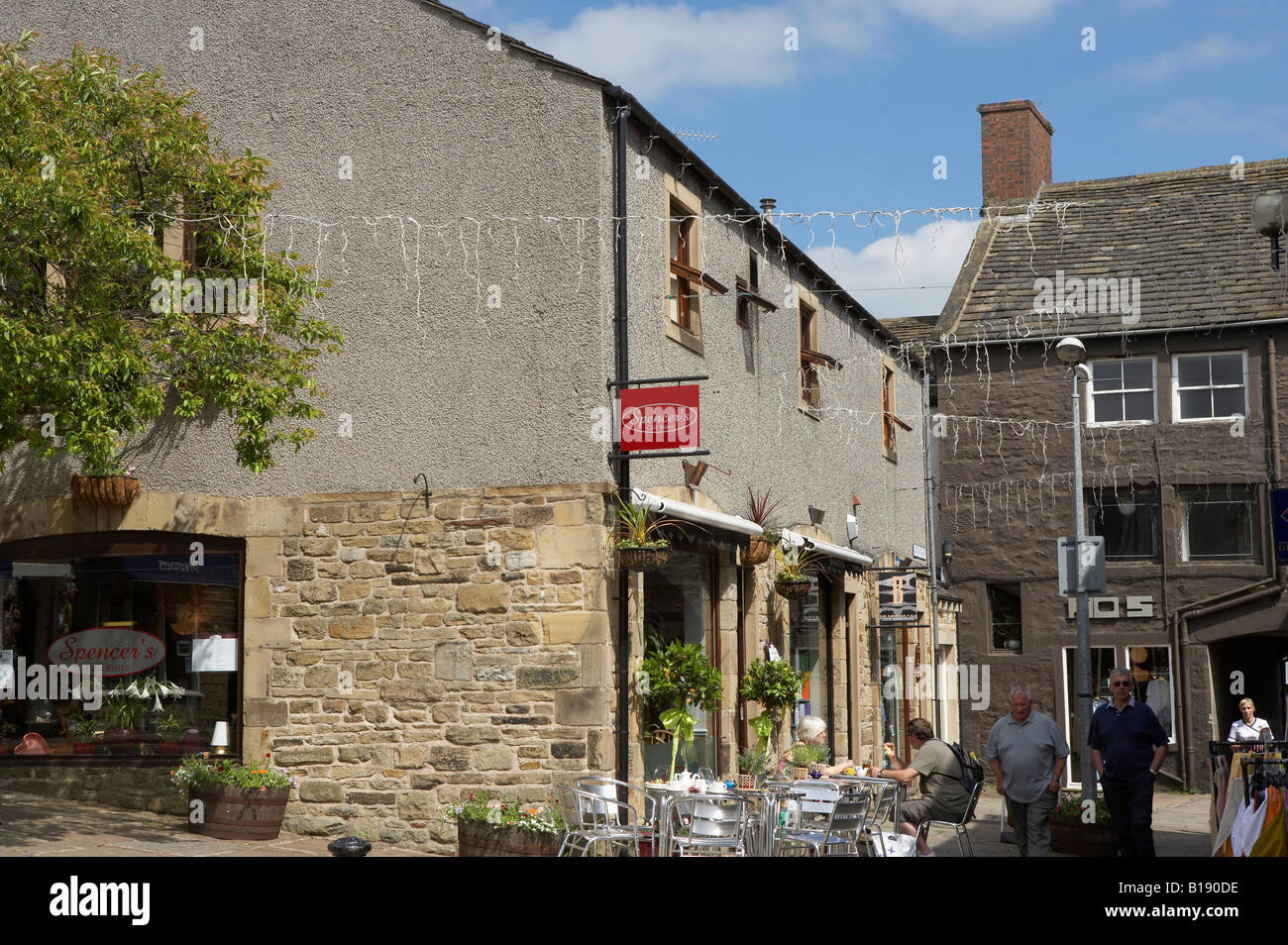 CAFE IN SKIPTON TOWN CENTRE SUMMER YORKSHIRE ENGLAND Stock Photo