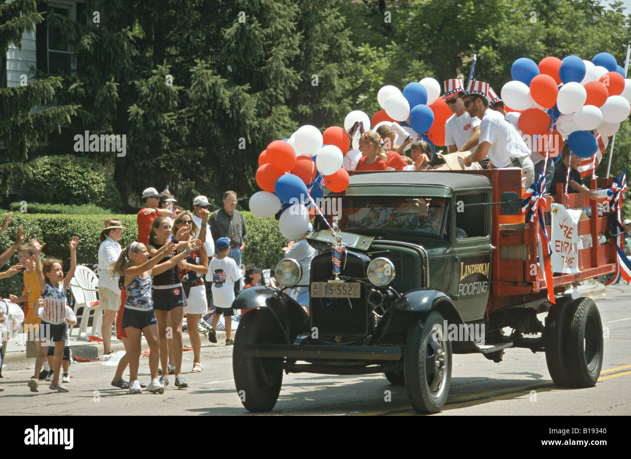 PARADES Deerfield Illinois Fourth of July antique car red white and