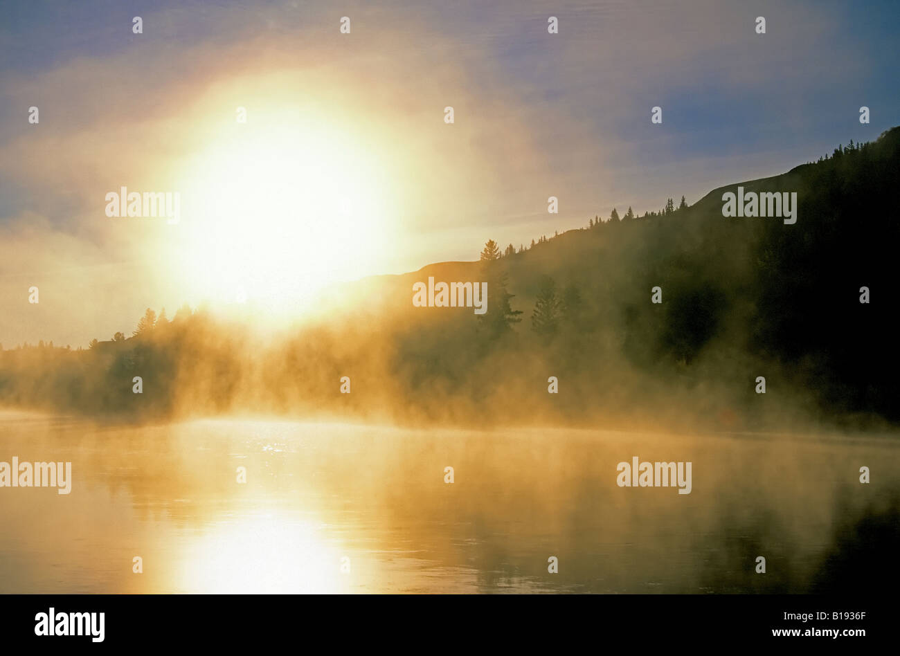 Autumn mist on the Red Deer River, Dry Island Buffalo Jump Provincial park, Alberta, Canada. Stock Photo