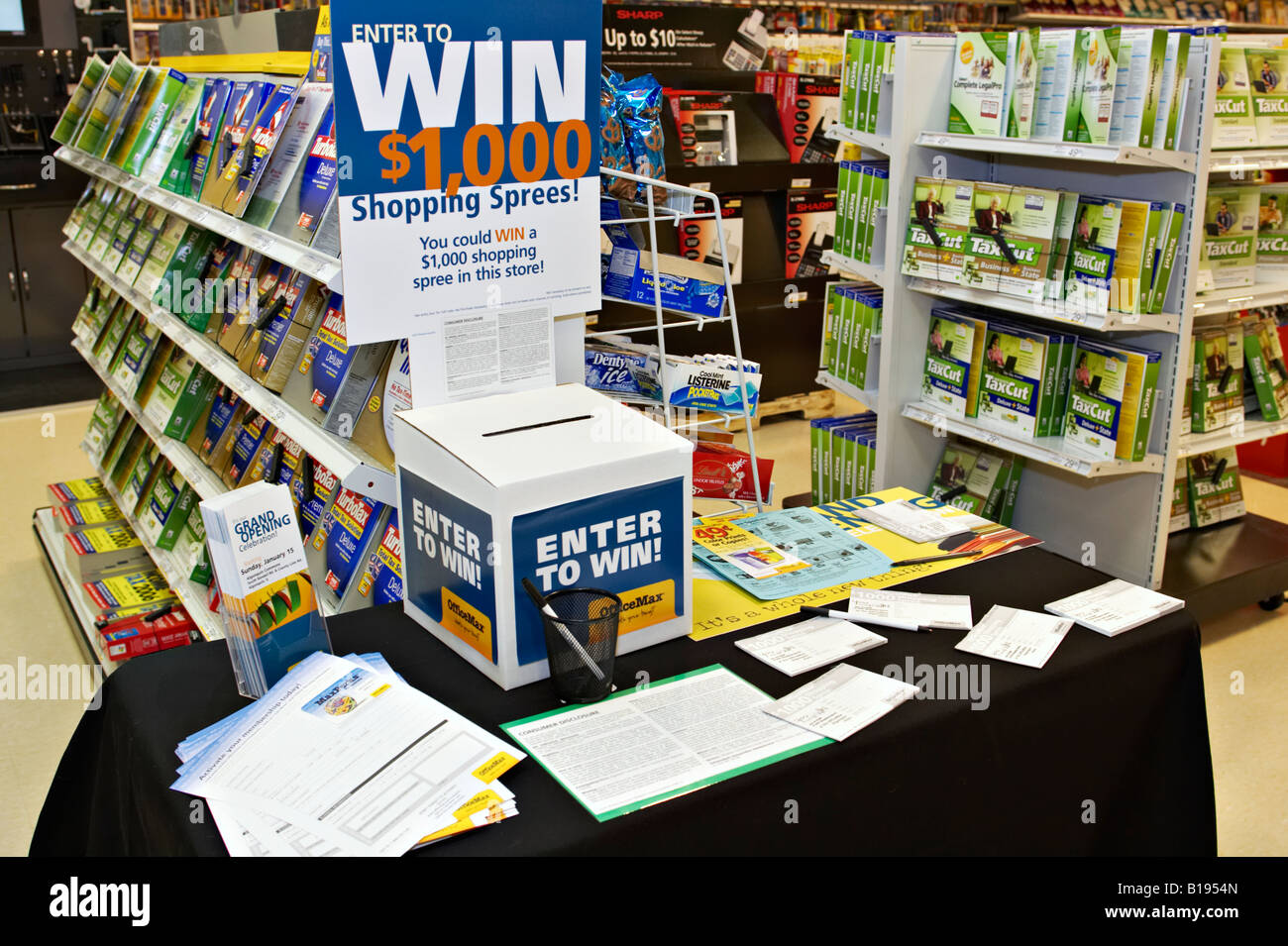 EVENTS Algonquin Illinois Sweepstakes entry at OfficeMax retail store grand opening Stock Photo