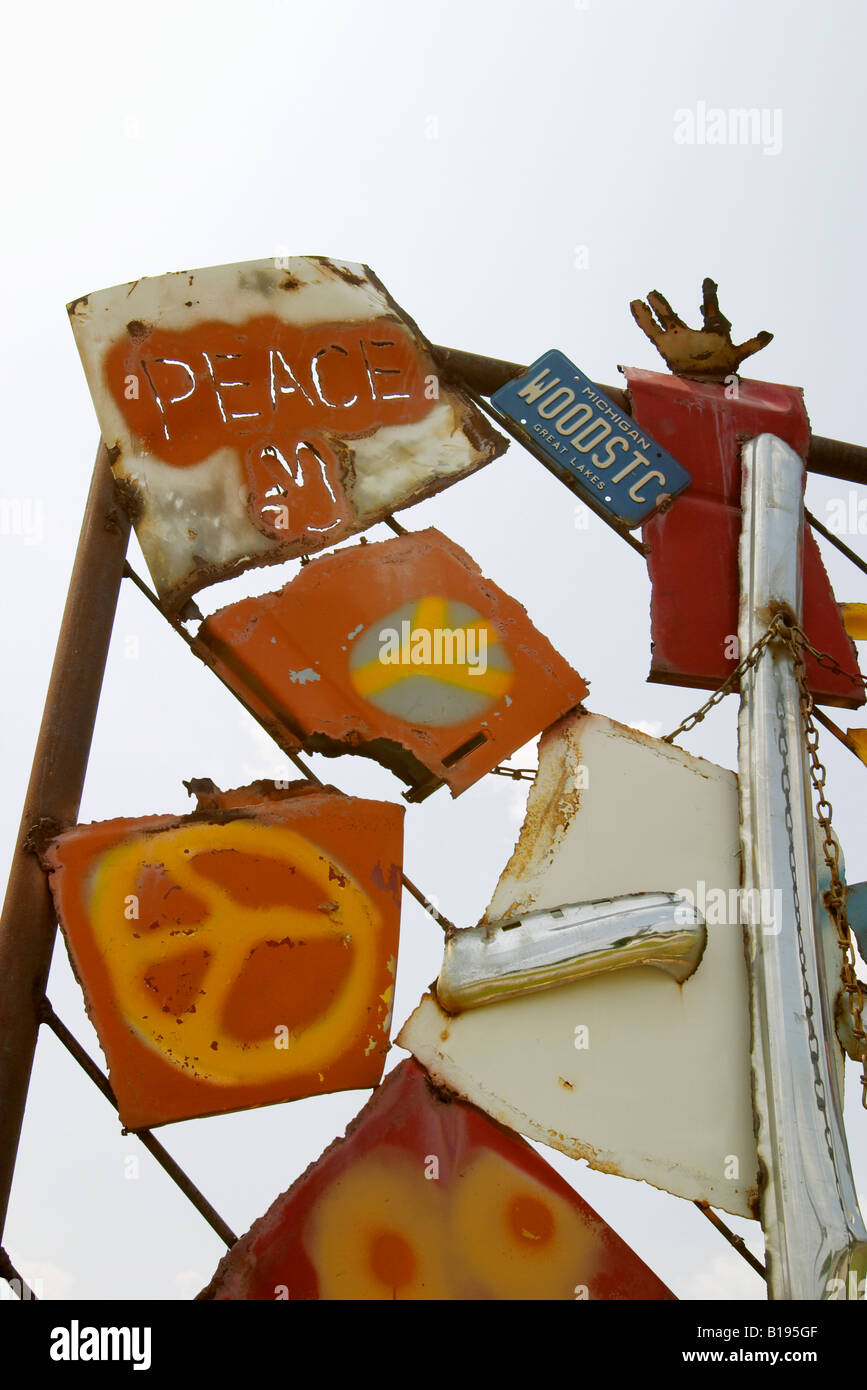 ILLINOIS Arcola Bob Moomaw s Hippie Memorial Stock Photo Alamy