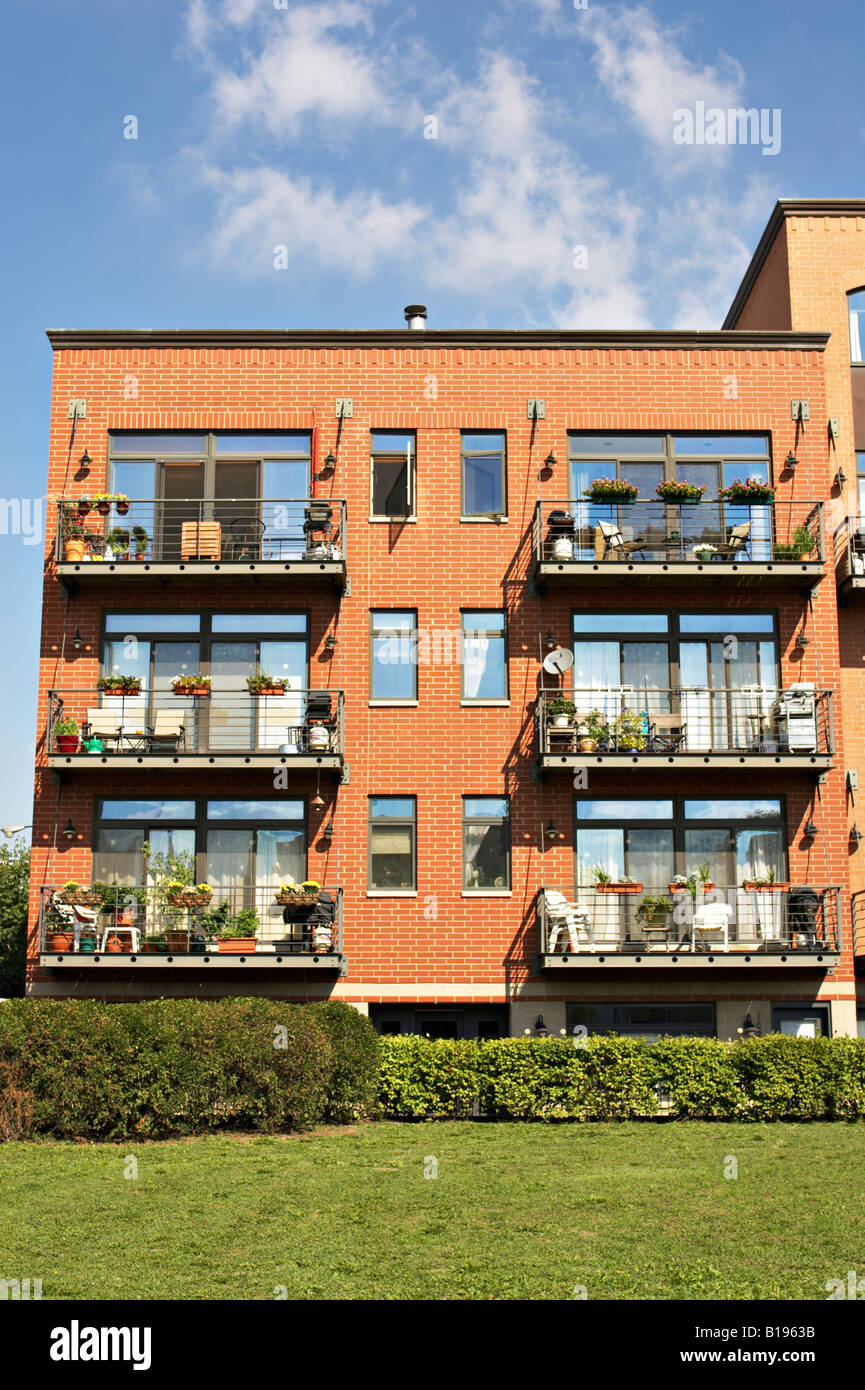 ILLINOIS Chicago Multifamily dwellings look over park area balconies Bucktown neighborhood on near west side of city Wicker Park Stock Photo