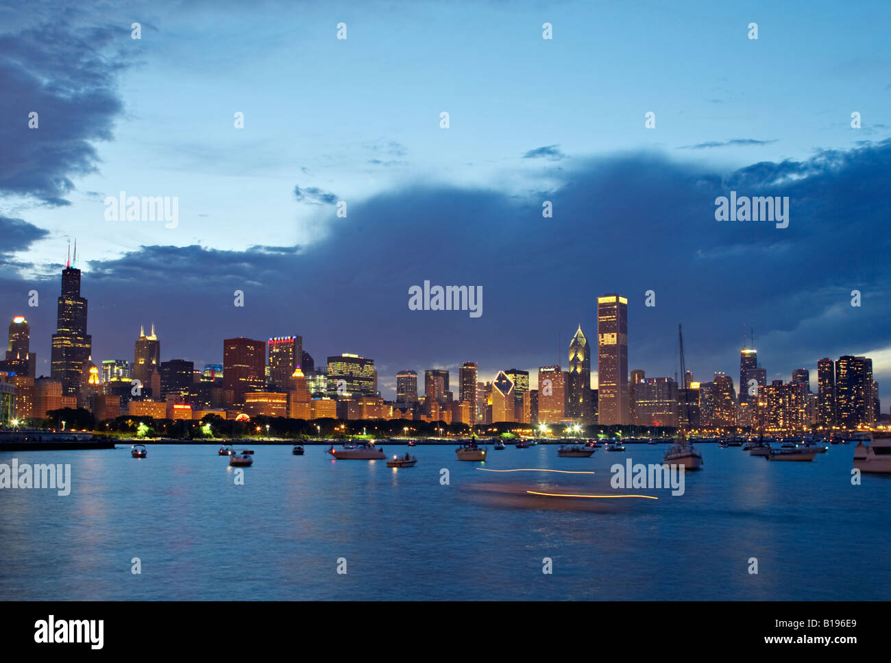 SKYLINE Chicago Illinois Sears Tower and skyscrapers form city skyline