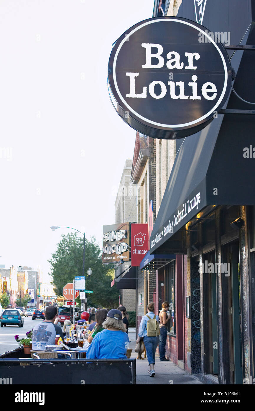 ILLINOIS Chicago Outdoor tables at Bucktown restaurant near west side