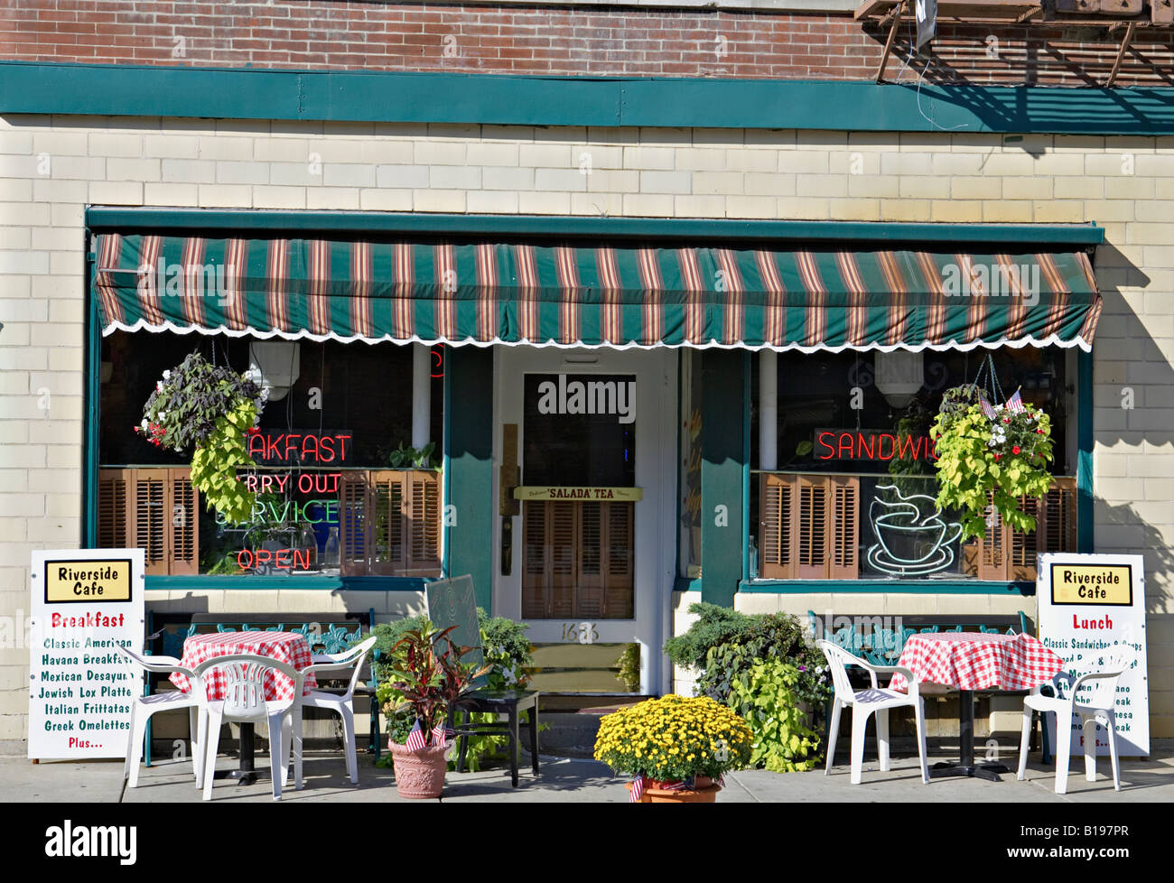 ILLINOIS Chicago Outdoor Tables On Sidewalk Red Checked Tablecloths ILLINOIS Chicago Outdoor Tables On Sidewalk Red Checked Tablecloths