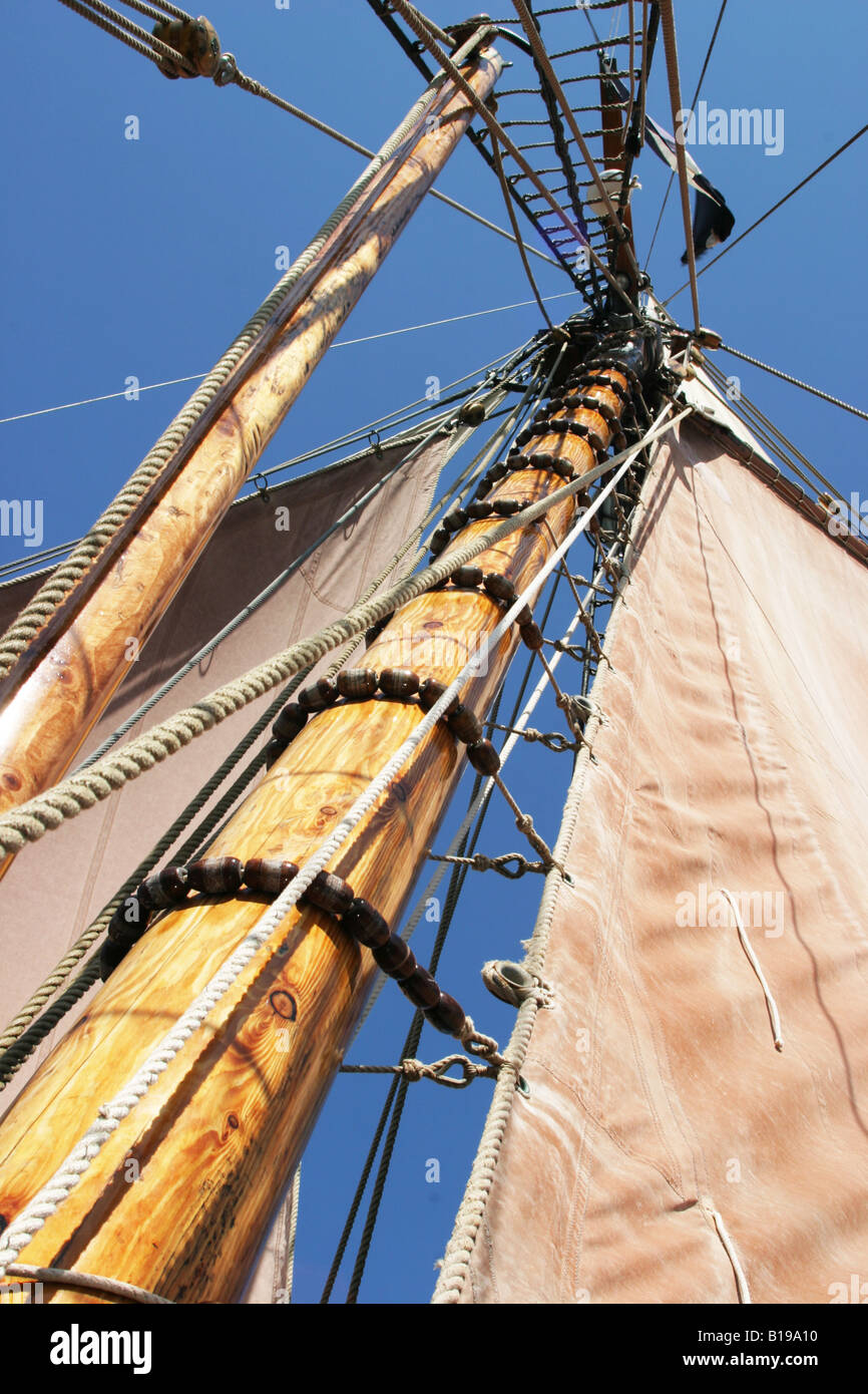 Looking up the mast of the Eda Frandsen, A Gaff Cutter in Scotland Stock Photo