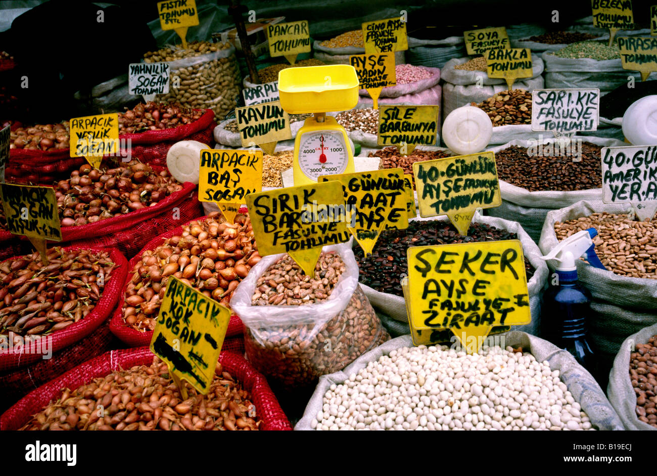 March 12, 2006 - Egyptian spice bazaar at Eminönü in Istanbul. Stock Photo