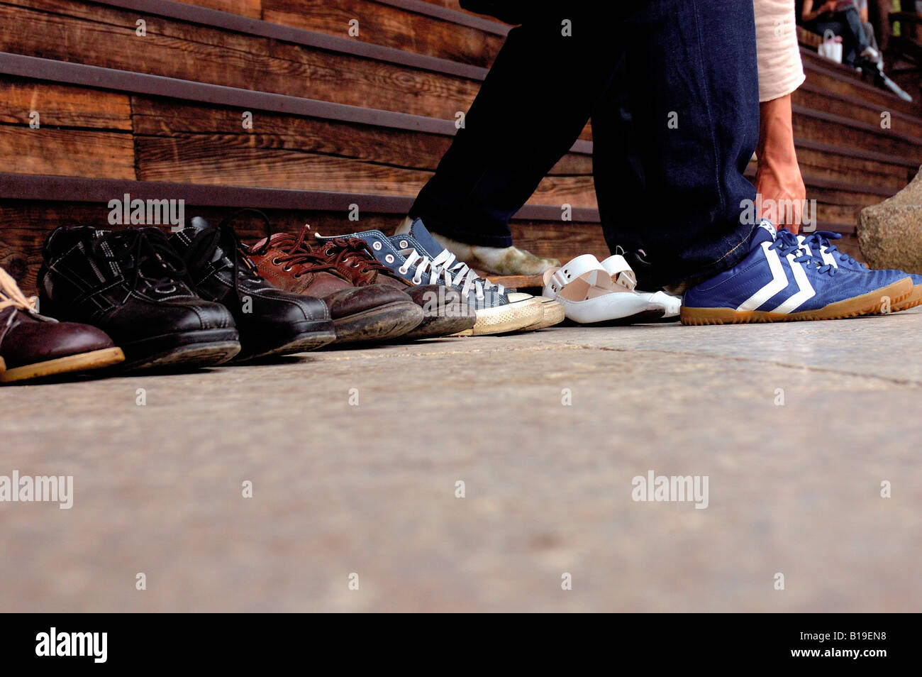 shoes-at-temple-kyoto-japan-stock-photo-alamy