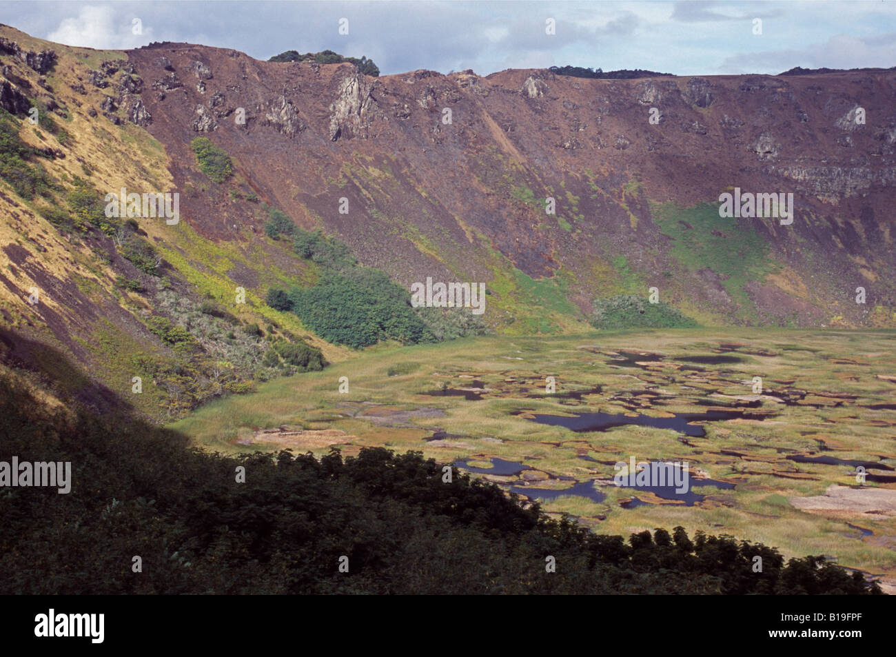 Chile, Easter Island. The rim of the crater of Rano Kau volcano at the south western tip of Easter Island. Stock Photo