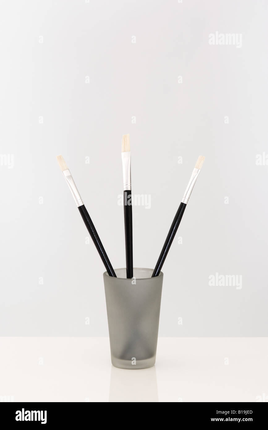 Paint brushes sticking out cup hires stock photography and images Alamy