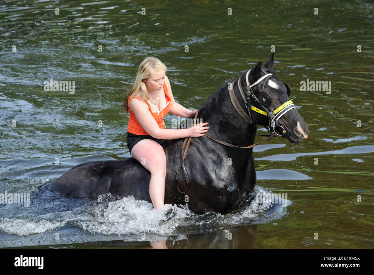 Gypsy traveller girl riding horse bareback in River Eden. Appleby Horse Fair. Appleby-in-Westmorland, Cumbria, England. Stock Photo