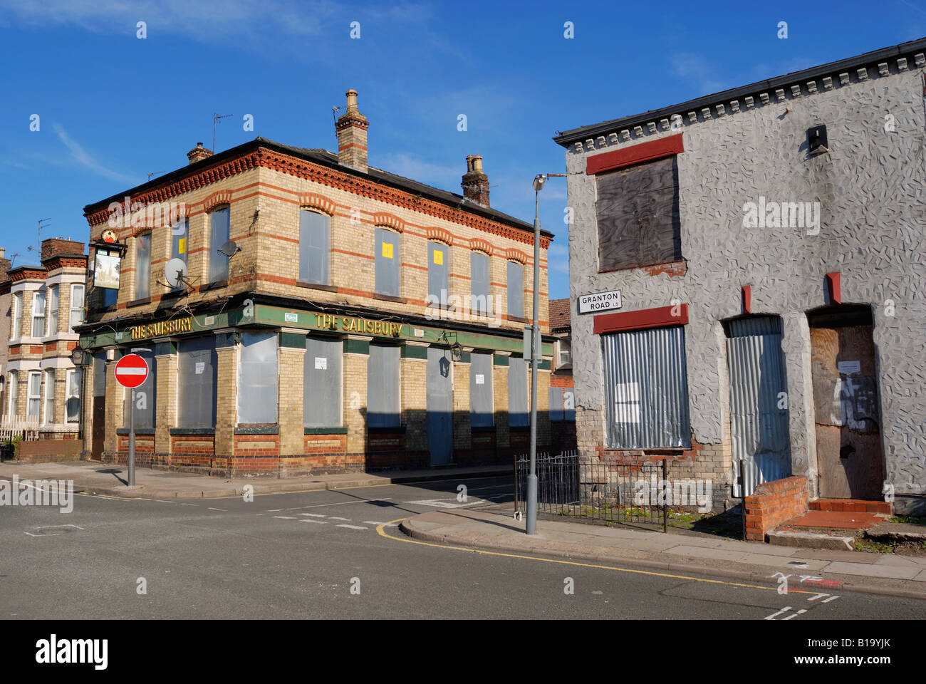 The Salisbury public house and homes boarded up in Granton Road  Anfield, Liverpool boarded up ready for redevelopment. Stock Photo