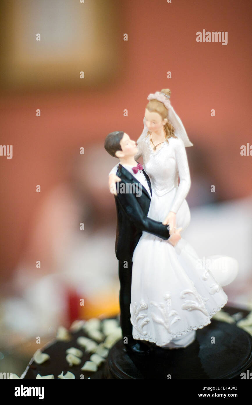 Wedding cake figurines Stock Photo Alamy