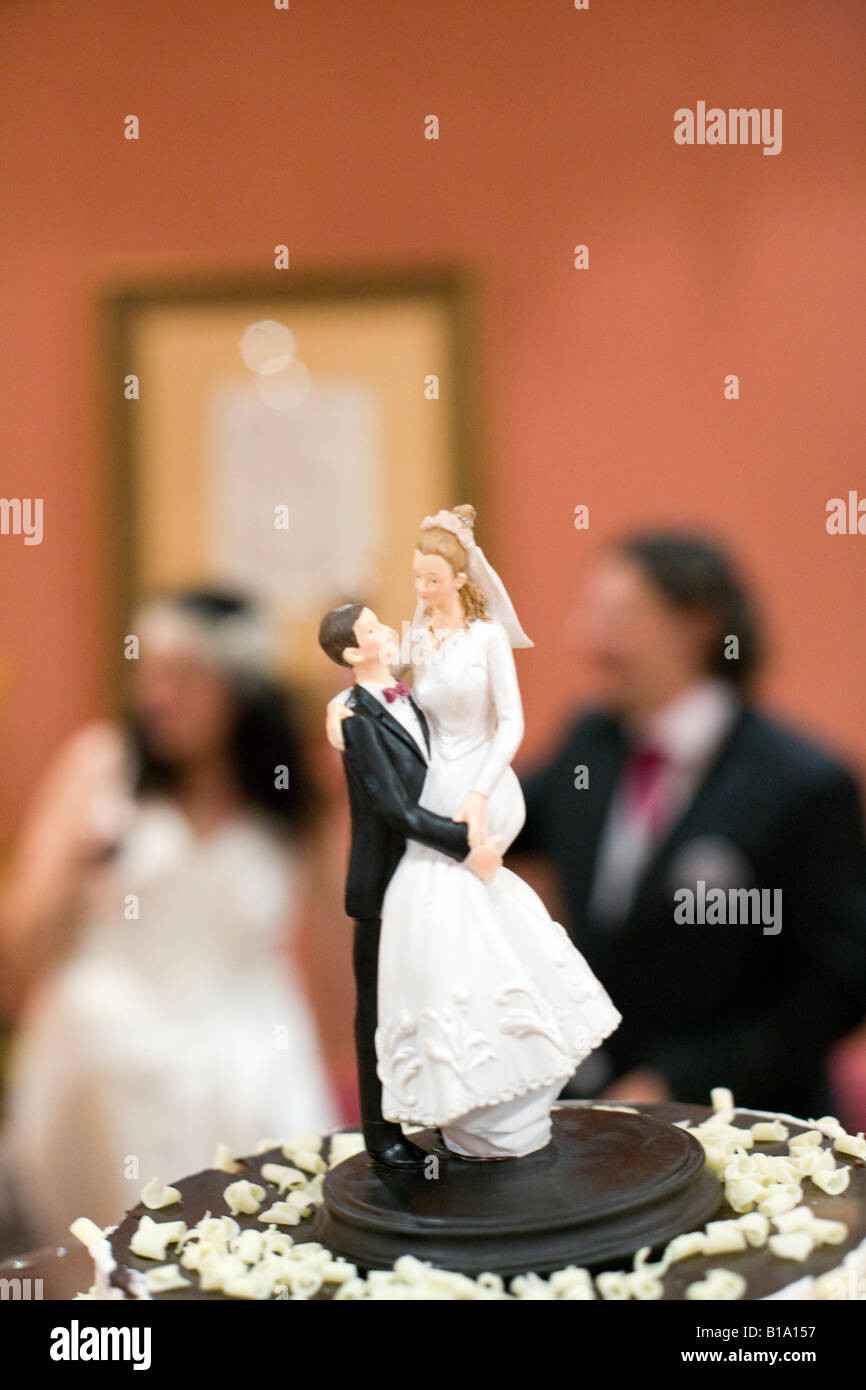 Wedding cake figurines Stock Photo - Alamy
